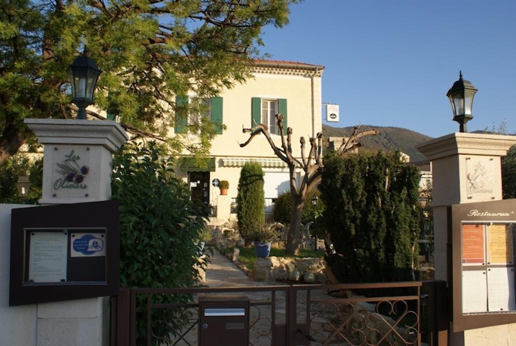Hotel Restaurant Les Oliviers Nyons Exterior foto