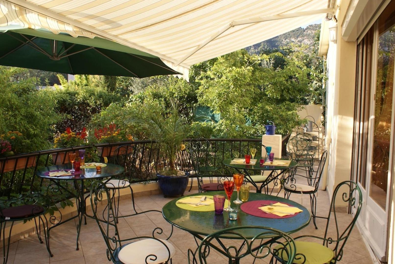 Hotel Restaurant Les Oliviers Nyons Exterior foto